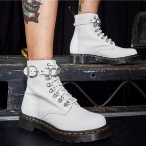 Dr. Martens White 1460 Pascal Chain Leather Combat Boots Size 6